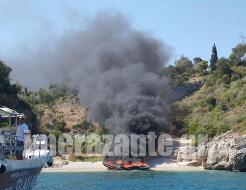 Σκάφος τυλίχτηκε στις φλόγες