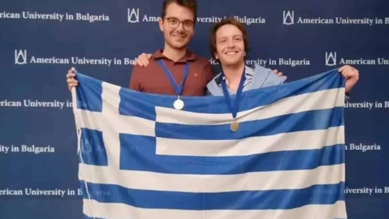 Μας έκαναν περήφανους: Φοιτητές του ΕΚΠΑ πήραν χρυσά μετάλλια σε διεθνή διαγωνισμό Μαθηματικών