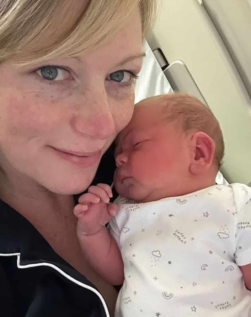 : Καρκινοπαθής Βρετανίδα κατάφερε να γίνει μητέρα μετά την πάλη με τη νόσο