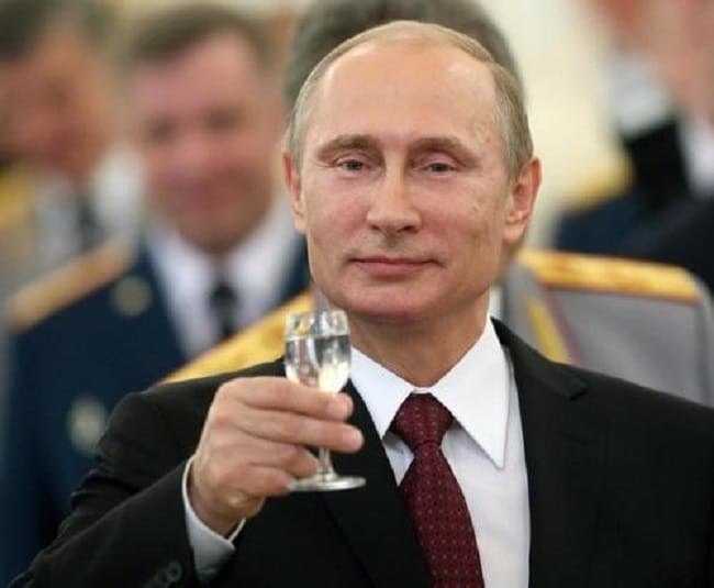 Σάλος στην Ρωσία: Ο Πούτιν έδωσε «χάρη» αποφυλάκισης σε άνδρα που τεμάχισε την γυναίκα του με μηχανή του κιμά