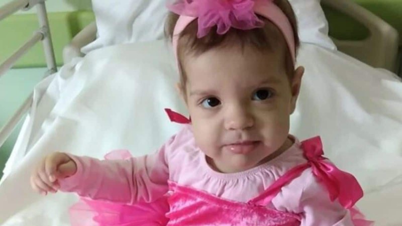 Μετά από 1μιση χρόνο νοσηλείας στο νοσοκομείο - Η μικρή Άννα Αποστολία νίκησε τη λευχαιμία