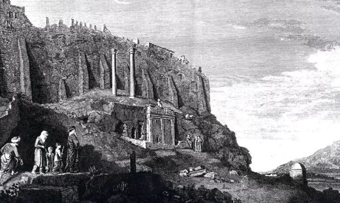 Παναγία Σπηλιώτισσα: Το ιστορικό εκκλησάκι που βρίσκεται για αιώνες «φωλιασμένο» στους πρόποδες της Ακρόπολης (video)