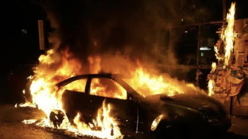 Αργυρούπολη: Εμπρησμός σε δύο αυτοκίνητα τα ξημερώματα