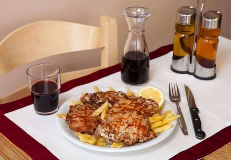 Λατρεύεις το κρέας; 5 μαγαζιά που θα φας τα καλύτερα μπριζολάκια της Αθήνας