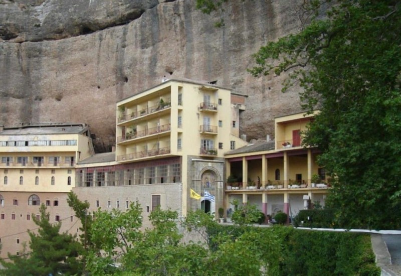 Μονή Μεγάλου Σπηλαίου: Η αρχαιότερη μονή της Ελλάδας που δεσπόζει επιβλητικά και η πολύτιμη ιστορία της (video)