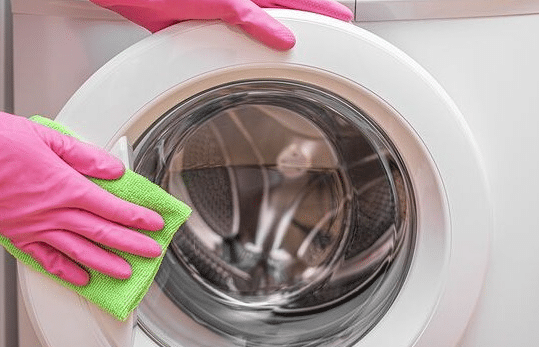 Αλάνθαστη συμβουλή από τον Σπύρο Σούλη: Αυτοί είναι οι δύο λανθασμένοι τρόποι για να απολυμάνετε το πλυντήριο