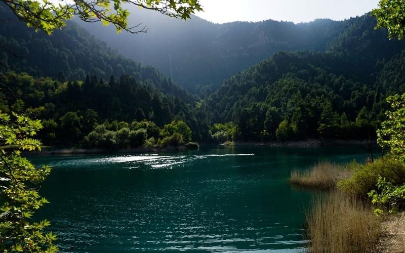 Λίμνη Τσιβλού: Η πααμυθένια λίμνη της Ελλάδας με την τραγική ιστορία (video)