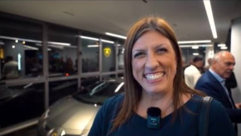 «Ε, όταν είσαι αριστερός μόνο σε κάτι τέτοια πας»: Η Κωνσταντοπούλου πήγε σε εκδήλωση της Lamborghini και την «πέρασαν ένα χεράκι»