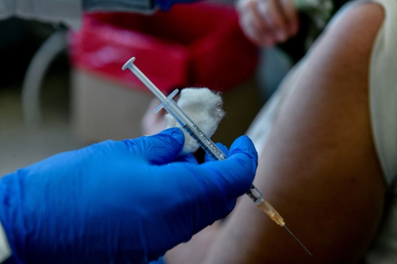 Οι κυριότερες παρενέργειες των εμβολίων κατά του κορωνοϊού