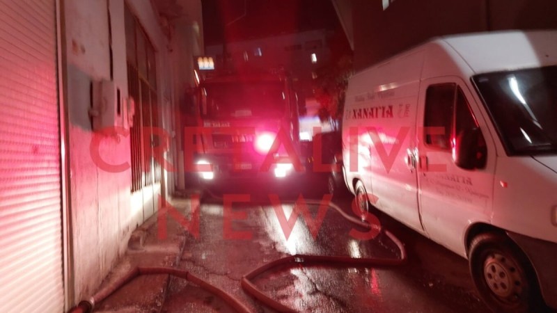 Τραγωδία στο Ηράκλειο: Πυροσβέστες ανέσυραν νεκρή γυναίκα μετά από φωτιά σε διαμέρισμα