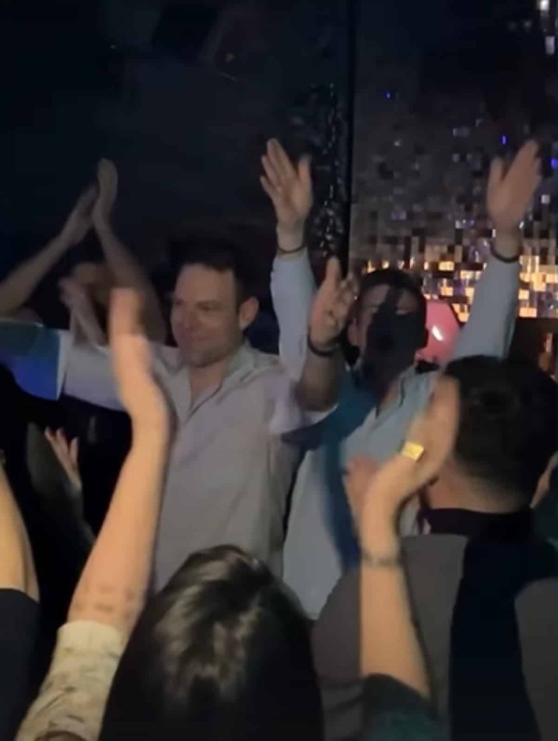 Στέφανος Κασσελάκης και Τάιλερ διασκέδασαν στο γκέι μπαρ Sodade