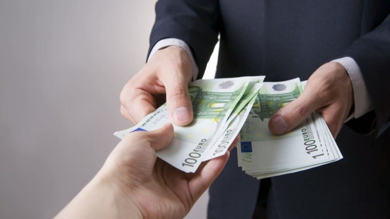 Κατώτατος μισθός: Αυξάνεται πάνω από τα 800 ευρώ - Πότε θα δείτε την αλλαγή στους λογαριασμούς σας