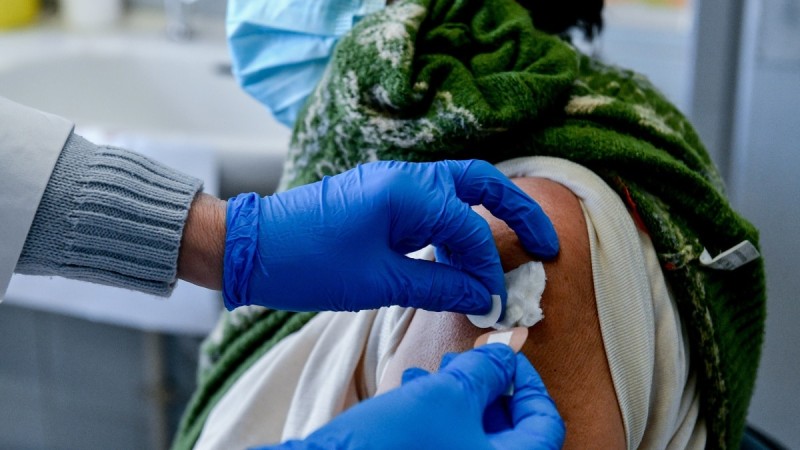 «Βόμβα» από διεθνή μελέτη για τον κορωνοϊό: Αυτές είναι οι κυριότερες παρενέργειες των εμβολίων