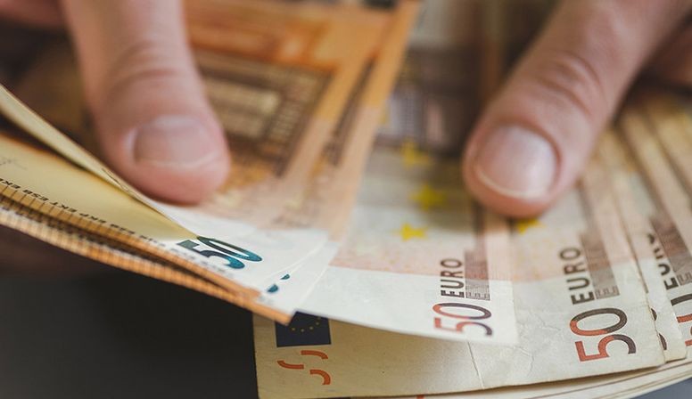 «Φως» στο τούνελ για χιλιάδες ανέργους - Οικονομική «ανάσα» με το νέο επίδομα των 718 ευρώ  