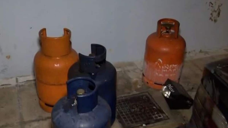 Έκρηξη σε διαμέρισμα στο Περιστέρι: Στο νοσοκομείο άνδρας με πολλαπλά τραύματα - Βρέθηκαν φιάλες αερίου και γκζάκια (video)