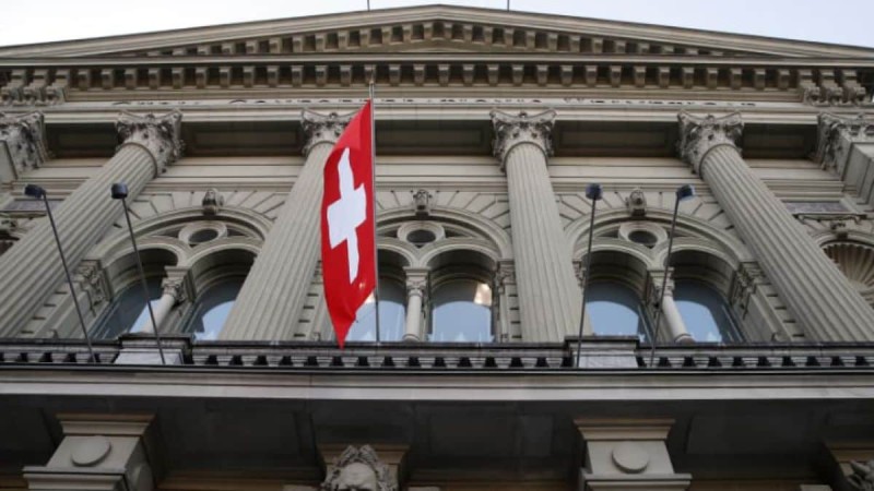 Ελβετία: Η πρώτη μεγάλη οικονομία που μειώνει τα επιτόκια