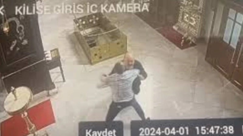 Αρχιμανδρίτης ξυλοκόπησε Μητροπολίτη μέσα σε ναό (video)