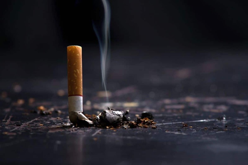 Τέλος το κάπνισμα και σε εξωτερικούς χώρους: Απαγορεύεται να καπνίσεις δίπλα στον άλλον αν δεν έχεις 5μ. απόσταση