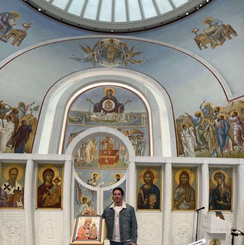 Πιστεύει στον Θεό και το απέδειξε άλλη μία φορά: Ο Νίκος Οικονομόπουλος δώρισε όλη του την αμοıβή για να χτίσοuν εκκλησία