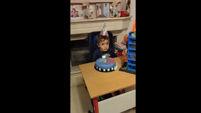 Παναγιώτης - Ραφαήλ: Ο μικρός μαχητής είχε γενέθλια - Έκλεισε τα έξι (video)