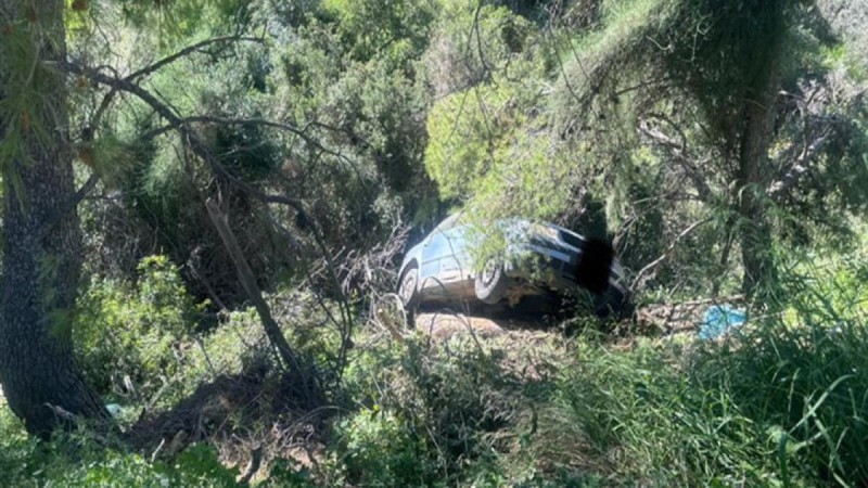 Πόρτο Ράφτη: Σοβαρό τροχαίο - Αυτοκίνητο έπεσε σε χαράδρα 10 μέτρων