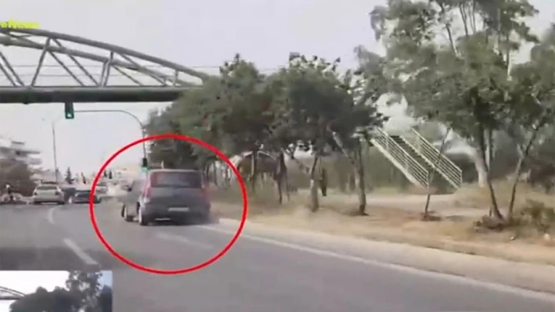 Σοκαριστικό βίντεο στην Κατεχάκη: Τράκαρε μόνος του και συνέχισε να οδηγεί με το αυτοκίνητό να διαλύεται - «Με πήρε ο ύπνος στο τιμόνι...»