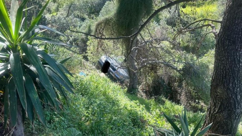 Πόρτο Ράφτη: Σοβαρό τροχαίο - Αυτοκίνητο έπεσε σε χαράδρα 10 μέτρων