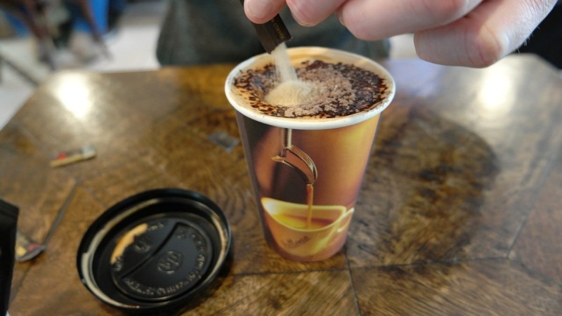 Στα «ύψη» η τιμή του καφέ στο χέρι που φτάνει μέχρι και τα 3 ευρώ - Που οφείλεται αυτή αύξηση