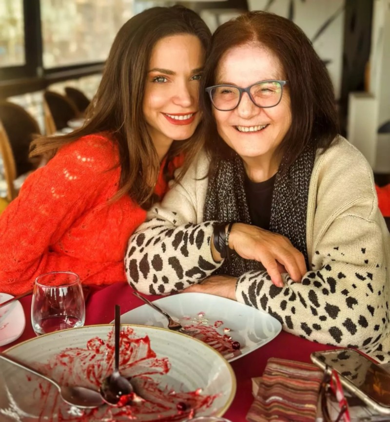 Η εκπληκτική ομοιότητα της Κατερίνας Γερονικολού με τη μητέρα της