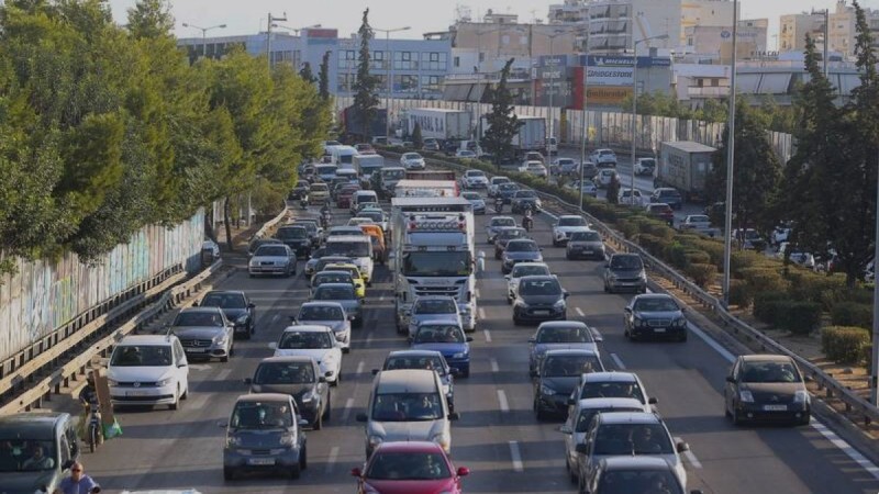 Kίνηση στους δρόμους: Στο «κόκκινο» η Αττική Οδός από Ζεφύρι μέχρι Κηφισίας – Κυκλοφοριακές ρυθμίσεις στον Κόμβο Κηφισίας μέχρι την Κυριακή