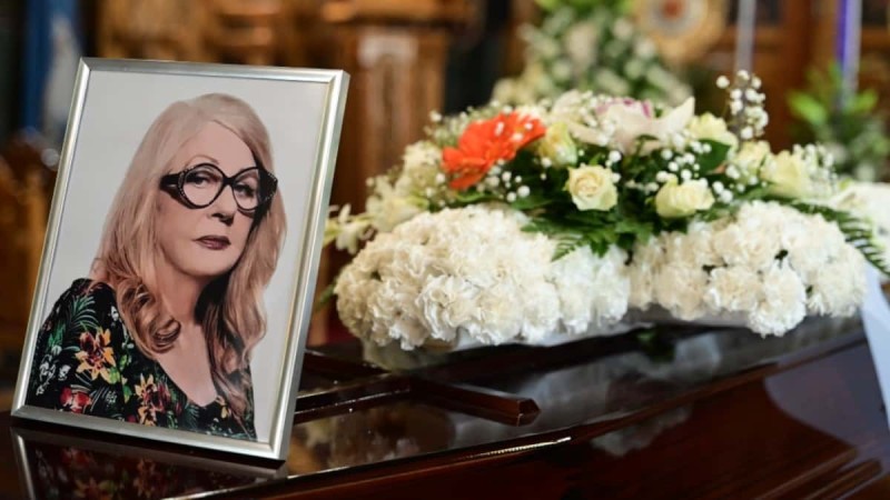 Άννα Παναγιωτοπούλου: Το τελευταίο «αντίο» στην αγαπημένη ηθοποιό - Συντετριμμένος ο Στ. Φασουλής στην κηδεία