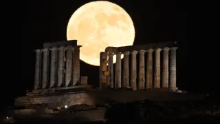 Πανσέληνος στον Ζυγό: Πως επηρεάζονται τα 12 ζώδια