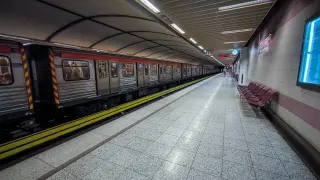 Τραγωδία στο Μετρό Συντάγματος: Νεκρό άτομο, έπεσε στις ράγες την ώρα που περνούσε συρμός