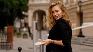 Τέλος στο φριζάρισμα: Η ιδανική ρουτίνα για ξηρά και ατίθασα μαλλιά