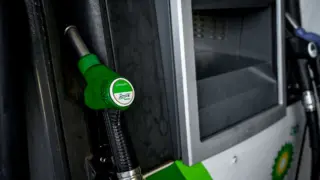 Πάσχα με «φωτιά» στα καύσιμα: Το ντίζελ σχεδόν στα 2,5 ευρώ το λίτρο  – Στα 110 δολάρια το πετρέλαιο