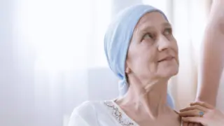 Γιατί οι γυναίκες χωρίς σύντροφο κινδυνεύουν περισσότερο από καρκίνο του μαστού; Τι δείχνει νέα μελέτη