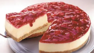 Η συνταγή που θα κλέψει τις καρδιές: Τσίζκεϊκ με τραγανό μπισκότο και κρέμα