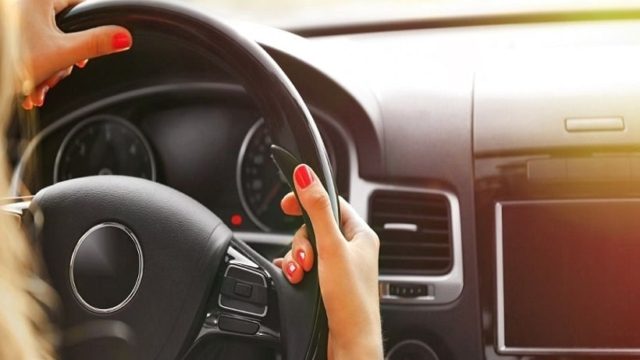 Τα αντικείμενα που δεν πρέπει να αφήνετε ποτέ μέσα στο αυτοκίνητο!