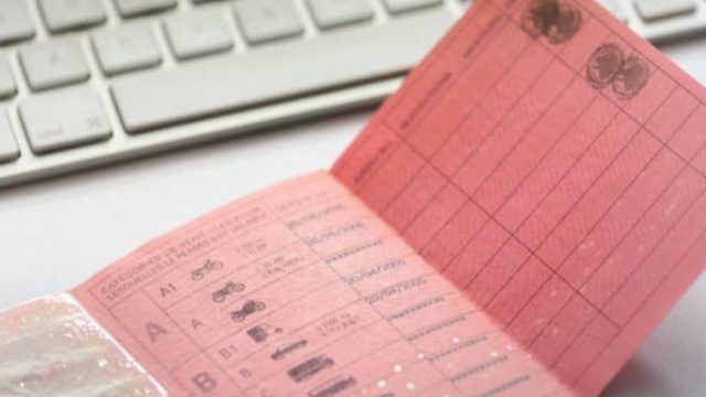 Τι πρέπει να κάνετε αν χάσετε ή σας κλέψουν το δίπλωμα οδήγησης;