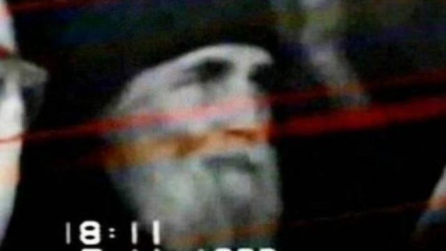 Ο Άγιος Παΐσιος σε σπάνιο βίντεο κατά τη Θεία Λειτουργία στο Άγιο Όρος