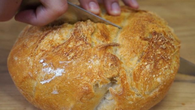 Χωριάτικο ψωμί γάστρας χωρίς ζύμωμα βήμα βήμα (Video)