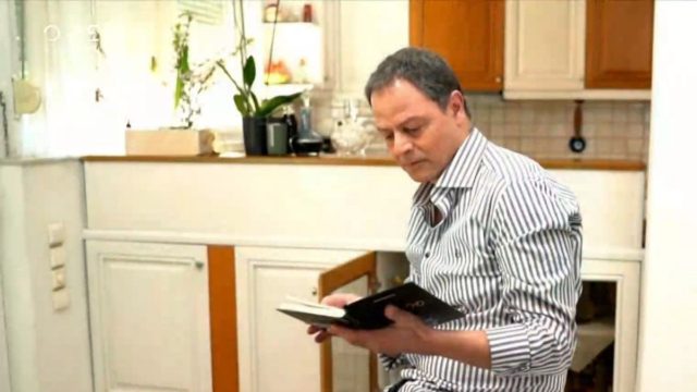 Διλήμματα: “Να χωρίσει την κοπέλα του, που τα είχε στο παρελθόν με τον ξάδελφό του;”