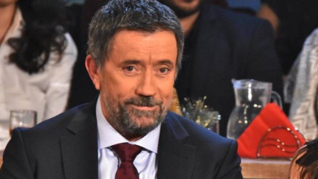 Σπύρος Παπαδόπουλος: Ο ΣΚΑΪ παίζει το τελευταίο χαρτί για να μην κοπεί το “Στην υγειά μας ρε παιδιά”