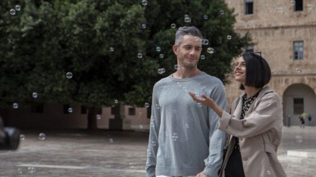8 Λέξεις: Ελισάβετ και Αιμίλιος κάνουν έρωτα – Παραλίγο να τους πιάσουν στα πράσα