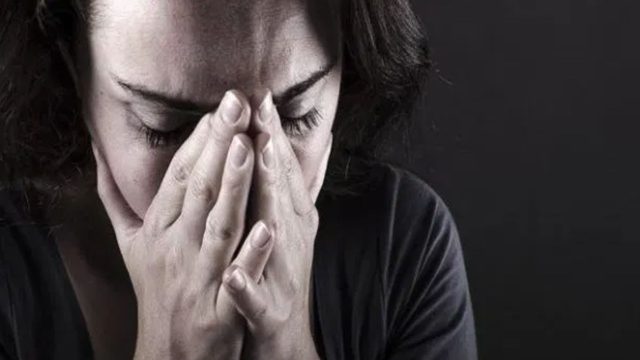 “Χάσαμε τον άντρα μου από κορωνοϊό. Πώς να στηρίξω την 10χρονη κόρη μου αλλά και εμένα;”