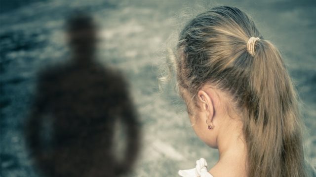 Σοκ στη Λάρισα: 56χρονος προσπάθησε να εξαναγκάσει ανήλικη να βάλει στο στόμα της ερωτικό βοήθημα