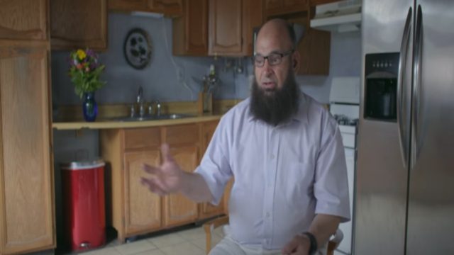Ο άνθρωπος που υιοθετεί όσα καρκινοπαθή παιδιά εγκαταλείπουν στα νοσοκομεία οι γονείς τους (Video)