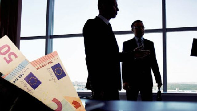 Σοκ: Υπάλληλος απολύθηκε επειδή νόσησε με κορωνοϊό! (Video)