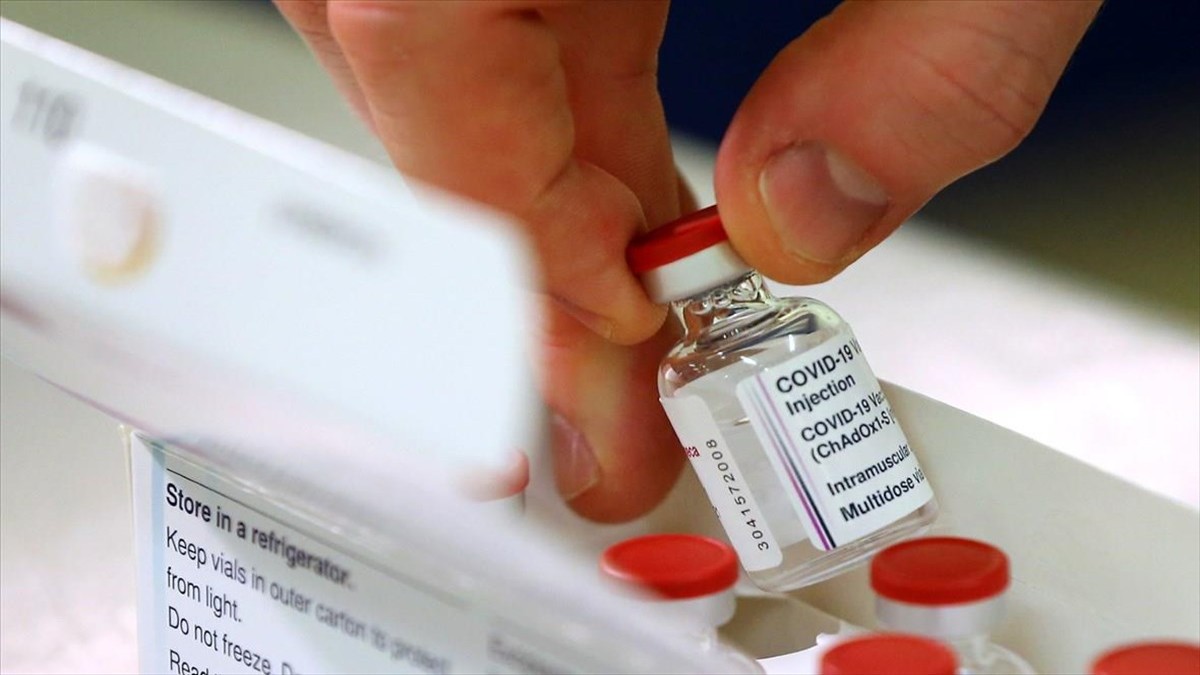Κορωνοϊός: Στα “μαχαίρια” AstraZeneca και Ευρωπαϊκή Ένωση για τις δόσεις των εμβολίων