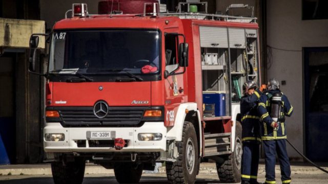 Συναγερμός στη Θεσσαλονίκη: Στις φλόγες τυλίχθηκαν δύο αυτοκίνητα